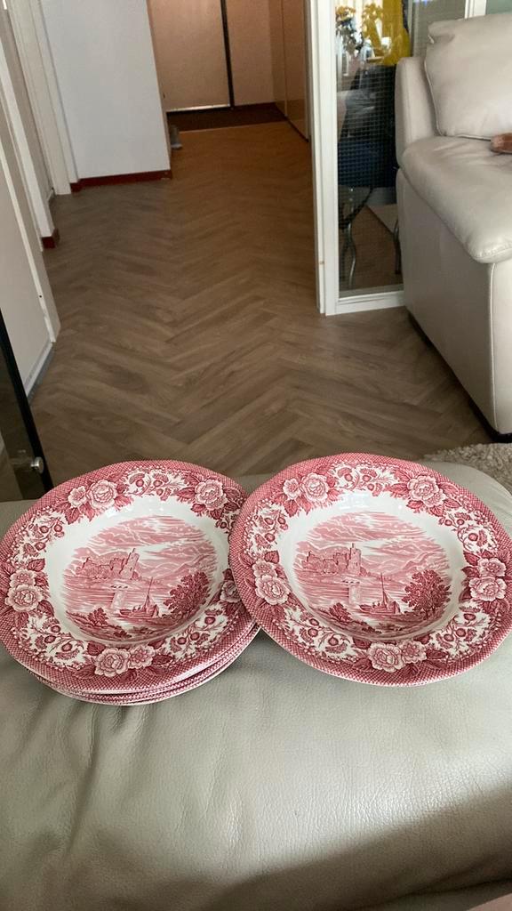 Wedgwood borden 6 diepe 6 platte 2 schalen 1 deksel, Antiek en Kunst, Antiek | Servies los, Ophalen of Verzenden