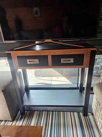Sidetable beschikbaar voor biedingen