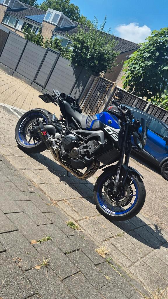 YAMAHA MT 09 (BJ2018) AKRAPOVIC CARBON  ZEER NETTE STAAT, Motoren, Motoren | Yamaha, Particulier, Naked bike, meer dan 35 kW, 3 cilinders