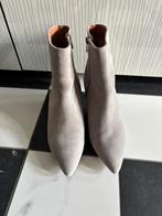 DWRS beige suede laarsjes 38, Kleding | Dames, Schoenen, DWRS, Beige, Lage of Enkellaarzen, Ophalen of Verzenden