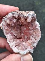 Prachtige Roze Amethist geode 🩷, Verzamelen, Mineralen en Fossielen, Verzenden, Mineraal