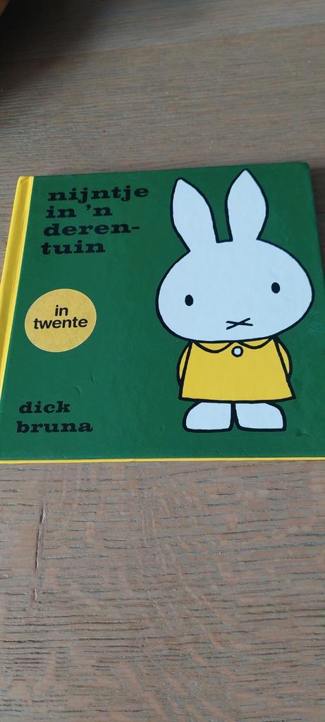 Dick Bruna - nijntje in DE DIERENTUIN  op z,n TWENTS, Boeken, Kinderboeken | Jeugd | onder 10 jaar, Gelezen, Non-fictie, Ophalen of Verzenden