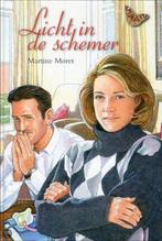 Licht In De Schemer  Martine Moret 9789033630071, Boeken, Ophalen of Verzenden, Zo goed als nieuw, Martine Moret, Nederland