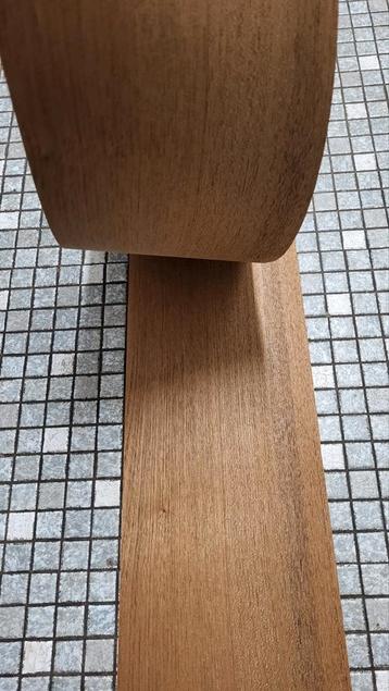 Mooi boek met Iroko-fineer; ca.255cm x 17,5cm.11vel. beschikbaar voor biedingen