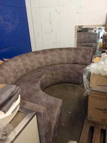 Ronde eetkamerbank 270x160cm beschikbaar voor biedingen