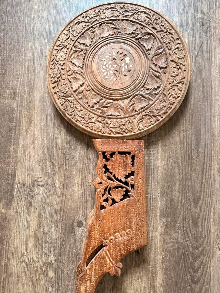 Oosters bijzettafeltje met houtsnijwerk, Huis en Inrichting, Tafels | Bijzettafels, Gebruikt, Rond, Minder dan 45 cm, Minder dan 55 cm