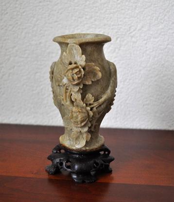 Antiek Chinees Vaasje Speksteen Relief 15 cm beschikbaar voor biedingen