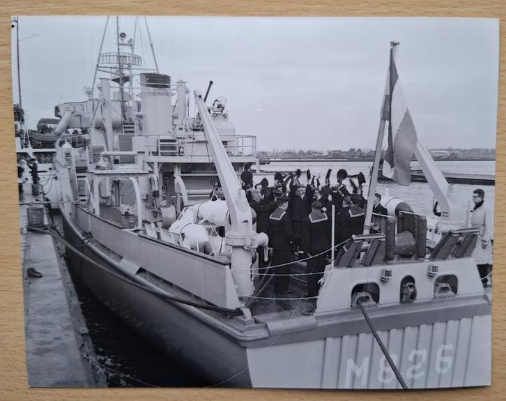 Foto marine: Hr Ms Grijpskerk 1956 overdracht, Verzamelen, Militaria | Algemeen, Marine, Foto of Poster, Nederland, Verzenden