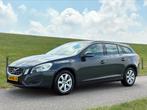Volvo V60 T3 Start/stop 150pk 2011 Grijs | dealer oh | navi!, Auto's, Volvo, Voorwielaandrijving, 74 €/maand, Zwart, 4 cilinders