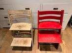 Twee Stokke Tripp Trapp stoelen - rood en naturel, Ophalen, Gebruikt, Meegroeistoel