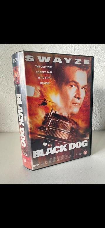VHS:  ‘BLACK DOG’  (1998) beschikbaar voor biedingen