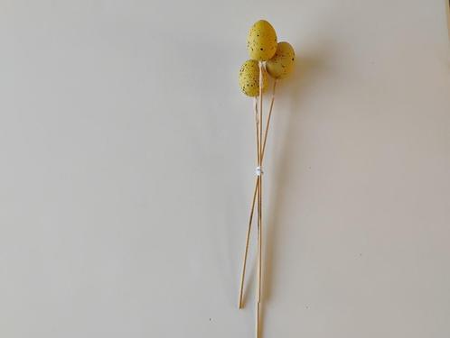 3 x stok met geel paasei erop 2 x stok met kip / haan, Diversen, Pasen, Zo goed als nieuw, Ophalen of Verzenden