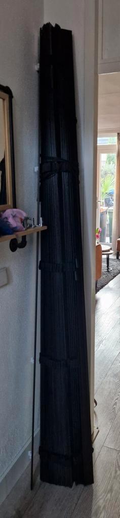 Zo goed als nieuwe zwarte houten raam jaloezie, Huis en Inrichting, Stoffering | Gordijnen en Lamellen, Zo goed als nieuw, 150 tot 200 cm