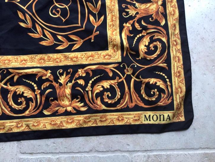 Sjaal met goudkleurig motief, Mona DC., Kleding | Dames, Mutsen, Sjaals en Handschoenen, Zo goed als nieuw, Sjaal, Maat 46/48 (XL) of groter