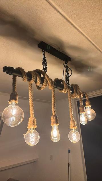 Industriële hanglamp beschikbaar voor biedingen