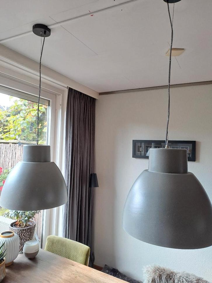 2 moderne hanglampen, Huis en Inrichting, Lampen | Hanglampen, Gebruikt, Minder dan 50 cm, Overige materialen, Ophalen of Verzenden