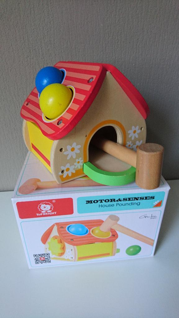 houten speelgoed huis met ballen &hamer, Kinderen en Baby's, Speelgoed | Houten speelgoed, Zo goed als nieuw, Ophalen of Verzenden