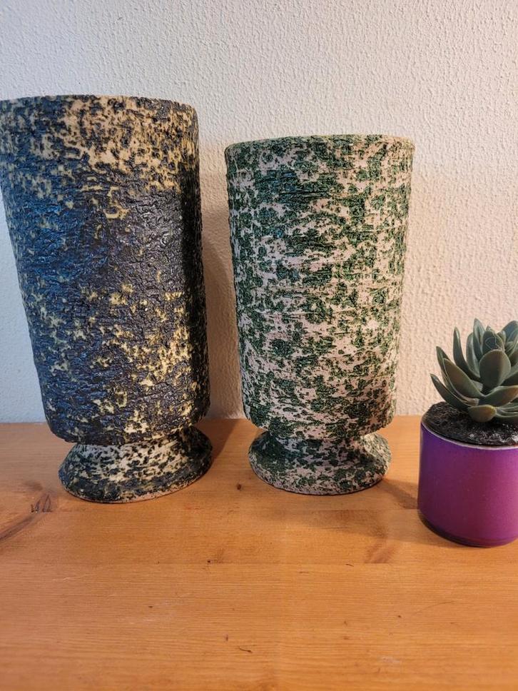 2x vintage vaas grof glazuur berkenbast boomschors seventies, Huis en Inrichting, Woonaccessoires | Vazen, Zo goed als nieuw, Overige kleuren