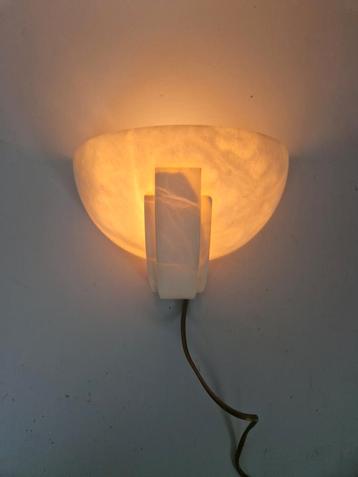 Art deco revival albast wandlamp. beschikbaar voor biedingen
