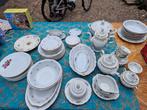 Oud servies bloemetjes gouden randjes diverse stuks, Antiek en Kunst, Ophalen
