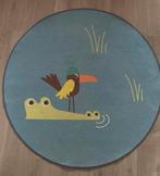 Vloerkleed rond lichtblauw met krokodil 98cm, Ophalen, Zo goed als nieuw, Kleed of Kussen