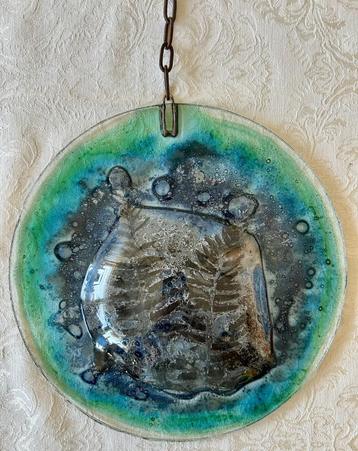 Fusion glas bewerkt object aan ketting . beschikbaar voor biedingen