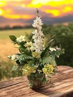 Mooi wit groen zijden bloemstuk opgemaakt in groene vaas., Binnen, Nieuw, Ophalen of Verzenden, Fransidzesflowercreations