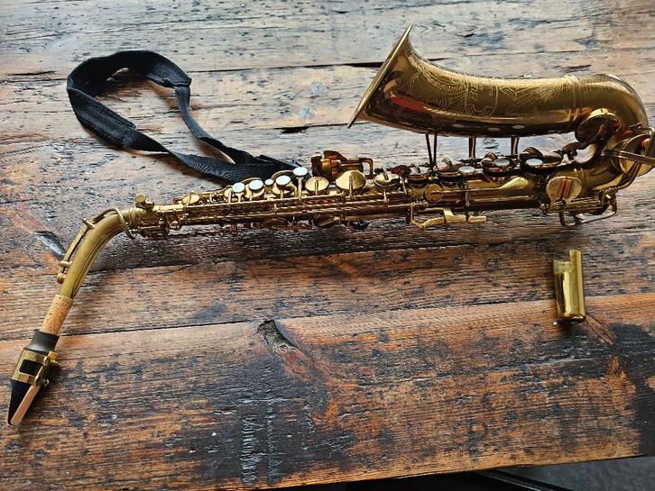 Buescher Aristocrat Big-B serie II Altsaxofoon, Muziek en Instrumenten, Blaasinstrumenten | Saxofoons, Gebruikt, Alt, Met koffer