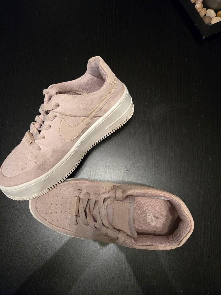 Nike Air Force 1 Sage - Dames Sneakers, Kleding | Dames, Schoenen, Zo goed als nieuw, Sneakers of Gympen, Beige, Ophalen of Verzenden