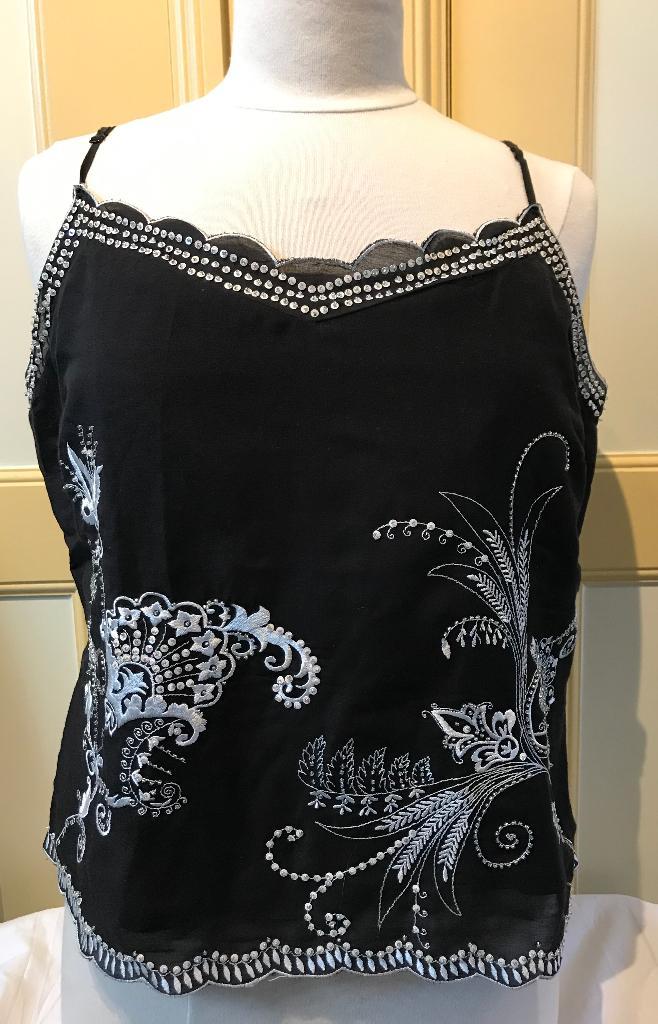 Zijden top met lovertjes en borduurwerk Laura Ashley mt 42, Kleding | Dames, Tops, Zo goed als nieuw, Maat 42/44 (L), Zwart, Zonder mouw