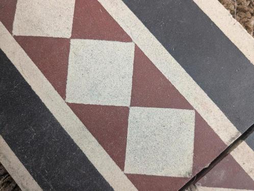 250 cement tegels van 17 bij 17 en 2 cm waarschijnlijk 1920, Doe-het-zelf en Verbouw, Tegels, Gebruikt, Vloertegels, Ophalen