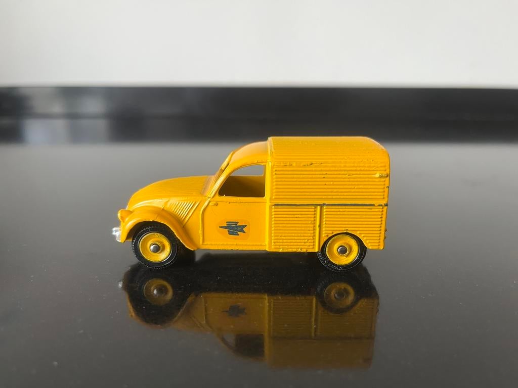 Dinky Toys #560 Citroën 2CV Poste, Hobby en Vrije tijd, Modelauto's | 1:43, Ophalen of Verzenden, Zo goed als nieuw, Auto, Dinky Toys