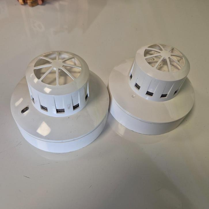 2x NIEUWE optische ESSER S-3000 rookmelder met sokkel, Doe-het-zelf en Verbouw, Alarmsystemen, Nieuw, Detector, Sensor of Melder