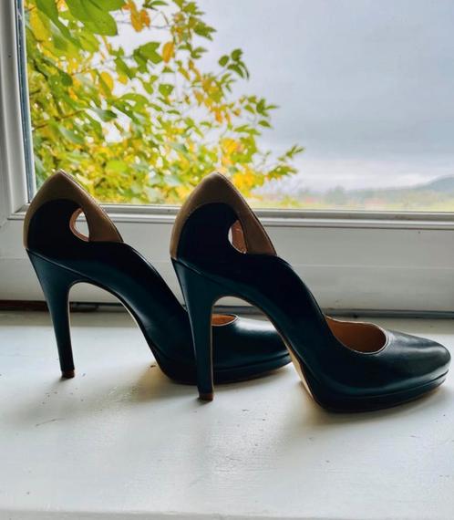 San Marina pump 40 beige zwart, Kleding | Dames, Schoenen, Zo goed als nieuw, Zwart, Ophalen of Verzenden
