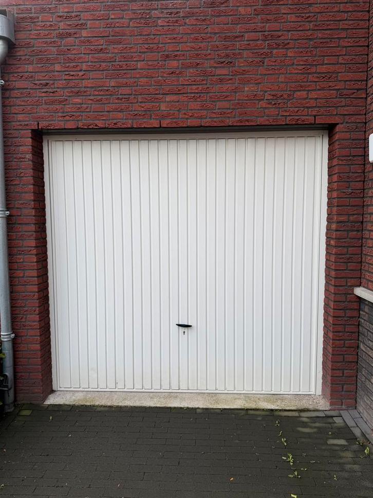 Witte Garagedeur - Perfect voor uw garage!, Doe-het-zelf en Verbouw, Deuren en Horren, Gebruikt, Garagedeur, 200 tot 215 cm, 120 cm of meer