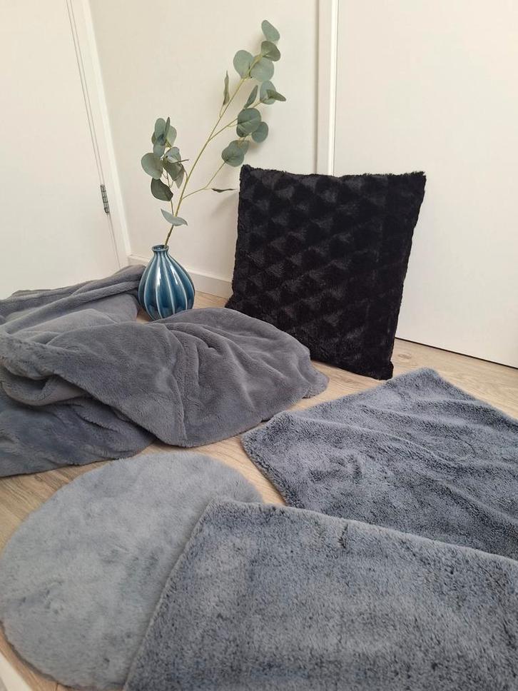 Grijze/Antraciet/Zwarte Accessoires Set, Huis en Inrichting, Woonaccessoires | Kussens, Zo goed als nieuw, Grijs, Overige vormen