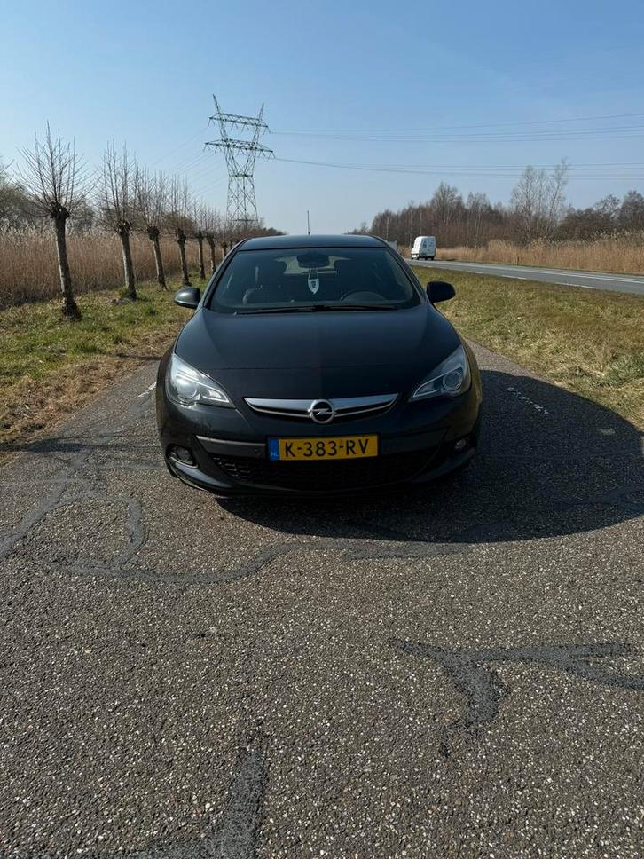 Opel Astra J GTC 140PK, Auto's, Opel, Particulier, Astra, Benzine, Euro 5, C, Coupé, Handgeschakeld, Geïmporteerd, Zwart, Zwart