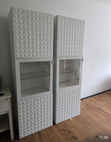 2 mooie besta kasten inclusief verlichte vitrinekast ikea