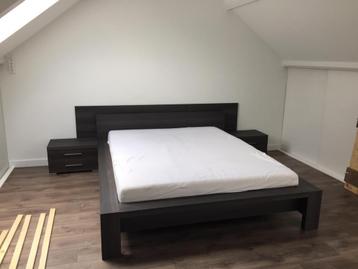 Prachtig bed beschikbaar voor biedingen