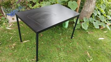 Tafel beschikbaar voor biedingen