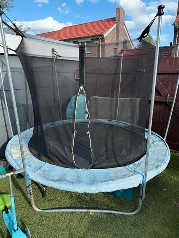 Gebruikte Trampoline met Veiligheidsnet beschikbaar voor biedingen