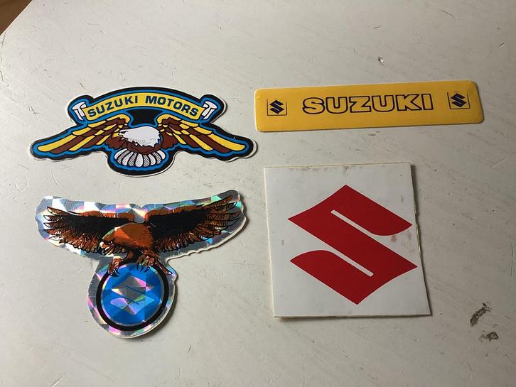 4 stickers Suzuki, Verzamelen, Stickers, Zo goed als nieuw, Auto of Motor, Verzenden