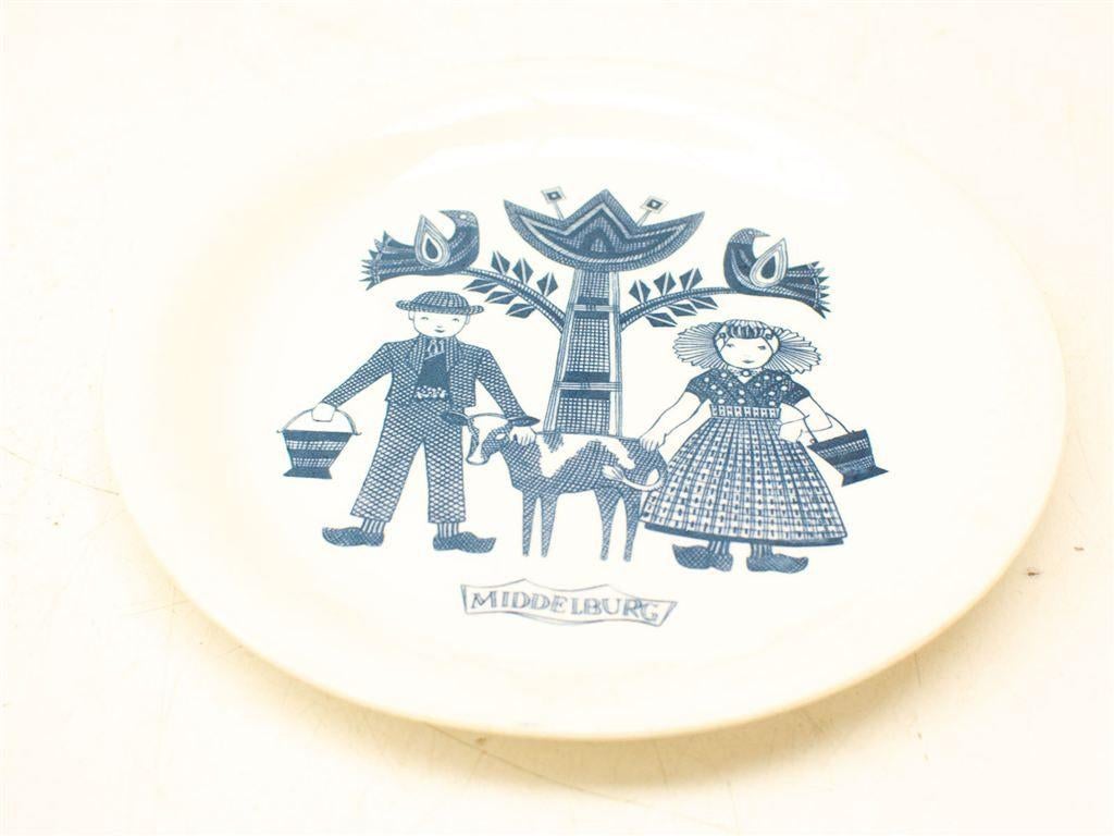 2 klederdracht borden 33312, Gebruikt, Ophalen of Verzenden, Bord(en), Wedgwood