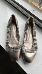 Chique Tamaris boucle & goud ballerina’s, Kleding | Dames, Schoenen, Ophalen of Verzenden, Zo goed als nieuw, Overige kleuren