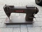 Consew Model 100 De Luxe industriële naaimachine, Ophalen