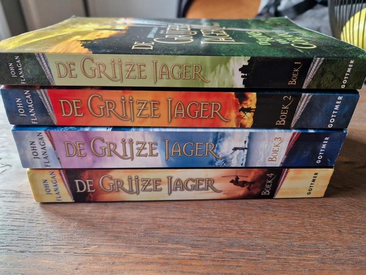 De Grijze Jager 1,2,3 en 4, John Flanagan, Boeken, Kinderboeken | Jeugd | 10 tot 12 jaar, Zo goed als nieuw, Ophalen of Verzenden