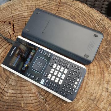 TI-Nspire CX CAS-rekenmachine beschikbaar voor biedingen