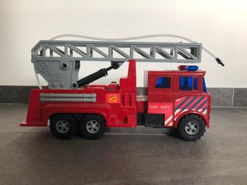 Brandweerwagen met licht en geluid  beschikbaar voor biedingen