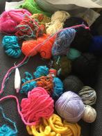 Gratis gevraagd wol/breigaren gezocht voor sjaals en mutsen, Ophalen of Verzenden, Gebruikt, Breien