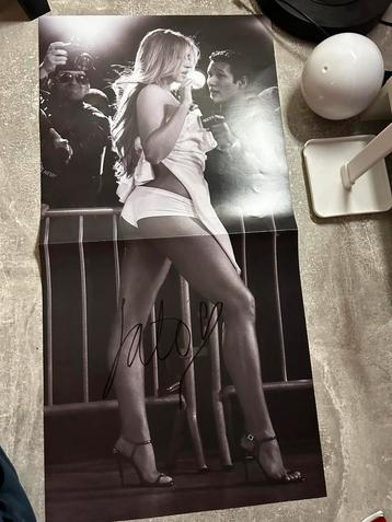 Tate McRae signed poster beschikbaar voor biedingen